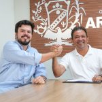 Prefeito Evilásio Mateus discute novos recursos federais em reunião com o deputado Fernando Filho em Araripina